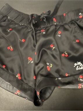 Gilly Hicks Black Cherry Print Satin Lounge Shorts xs